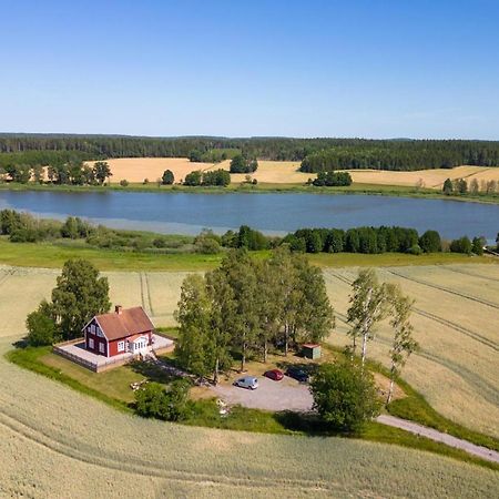 Gard Med Egen Sjoe Med Bryggbat, Nyrenoverat! Katrineholm Esterno foto