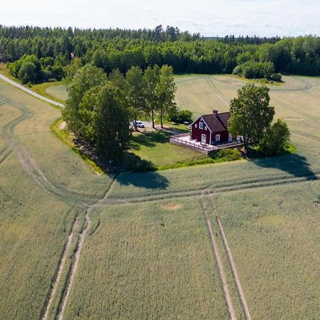 Gard Med Egen Sjoe Med Bryggbat, Nyrenoverat! Katrineholm Esterno foto