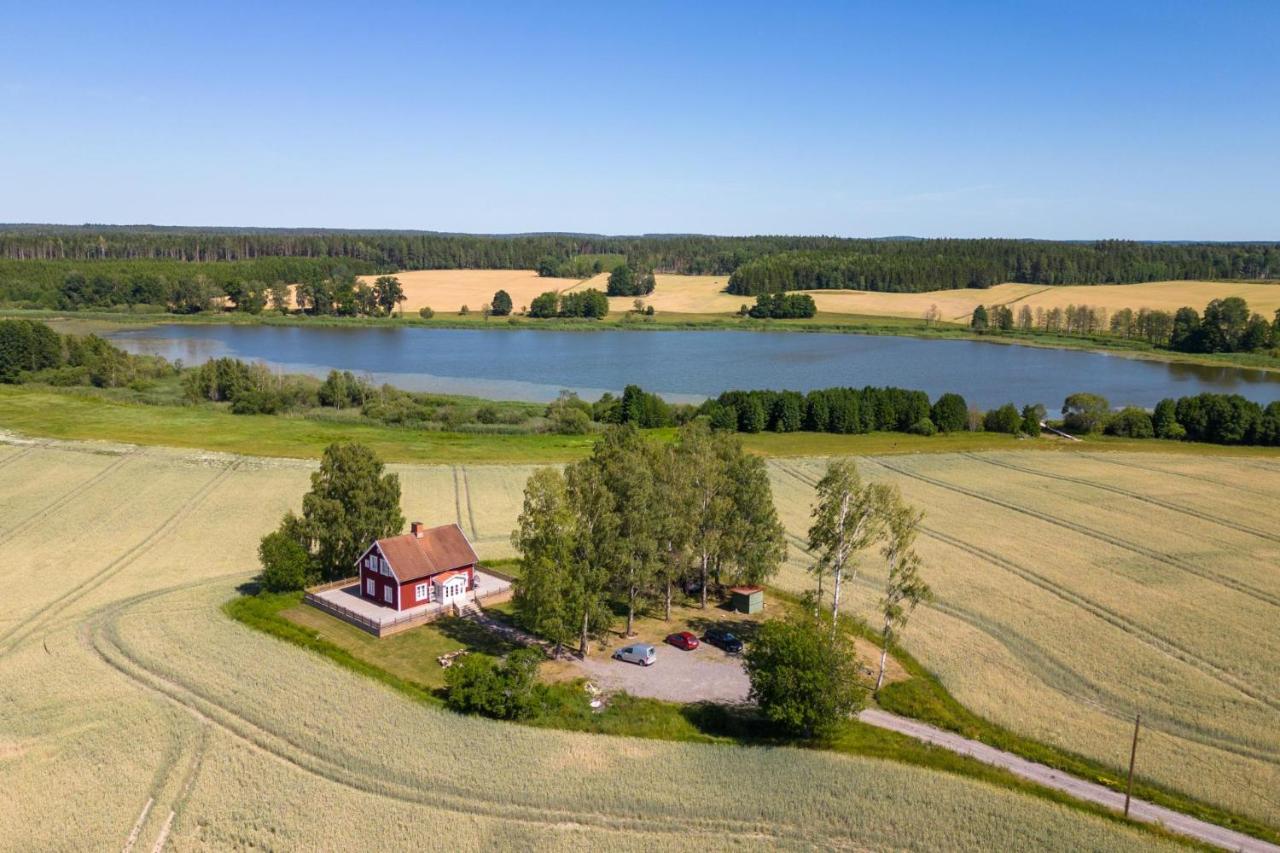 Gard Med Egen Sjoe Med Bryggbat, Nyrenoverat! Katrineholm Esterno foto