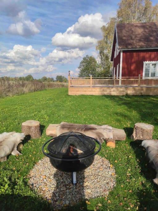 Gard Med Egen Sjoe Med Bryggbat, Nyrenoverat! Katrineholm Esterno foto