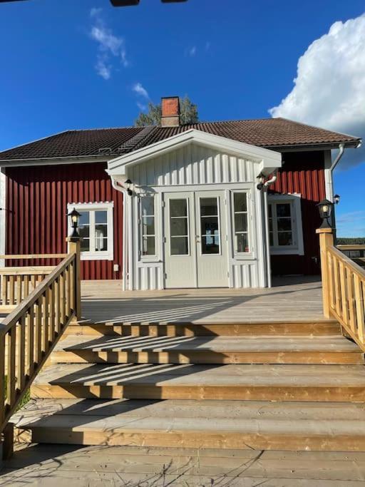Gard Med Egen Sjoe Med Bryggbat, Nyrenoverat! Katrineholm Esterno foto