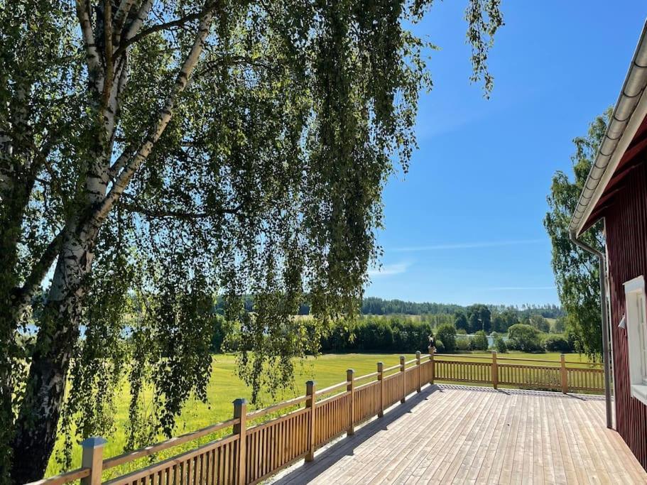 Gard Med Egen Sjoe Med Bryggbat, Nyrenoverat! Katrineholm Esterno foto