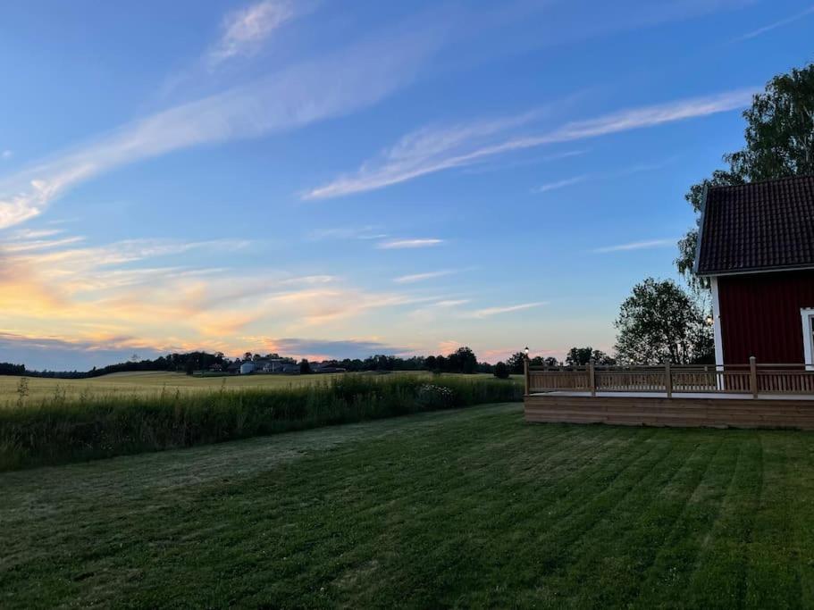 Gard Med Egen Sjoe Med Bryggbat, Nyrenoverat! Katrineholm Esterno foto