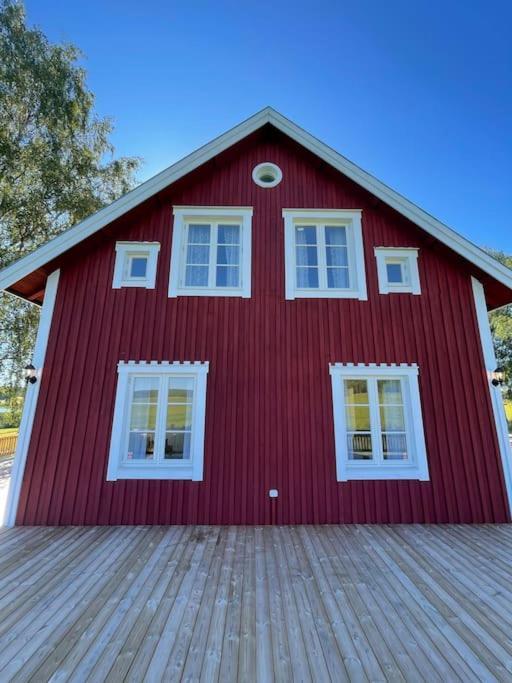 Gard Med Egen Sjoe Med Bryggbat, Nyrenoverat! Katrineholm Esterno foto