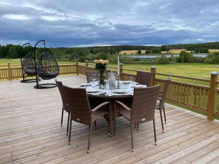 Gard Med Egen Sjoe Med Bryggbat, Nyrenoverat! Katrineholm Esterno foto